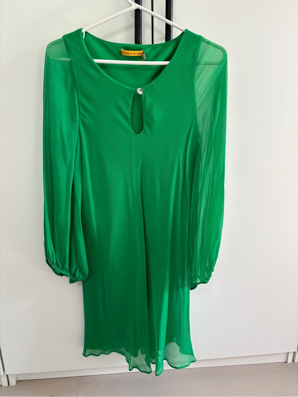 Alice + Olivia Vibrant Green Long-Sleeve Keyhole Shift Dress